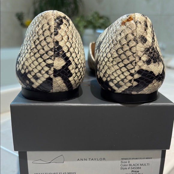 Ann Taylor My Kelti Cream and Black Snake Skin Shoes in size 9. EUC - Picture 3 of 10